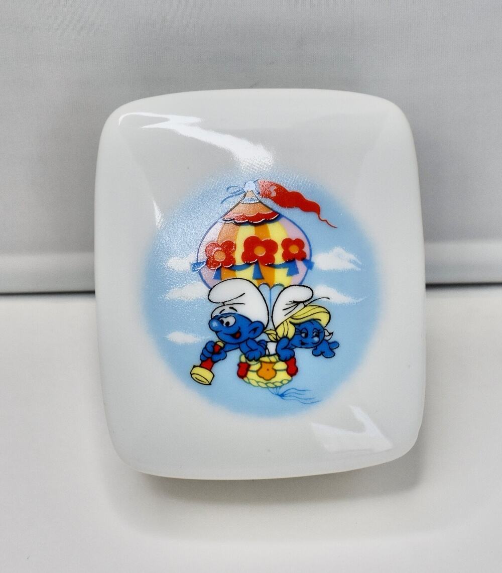 Wallace Berrie & Company 1982 Smurf Trinket Box Covered Dish